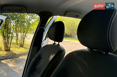 Седан Renault Clio 2012 в 