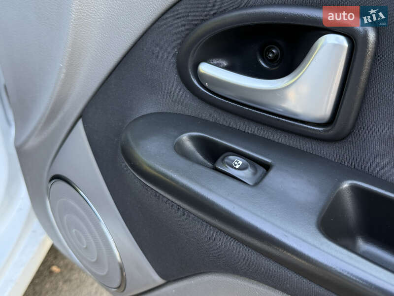 Седан Renault Clio 2012 в Ровно