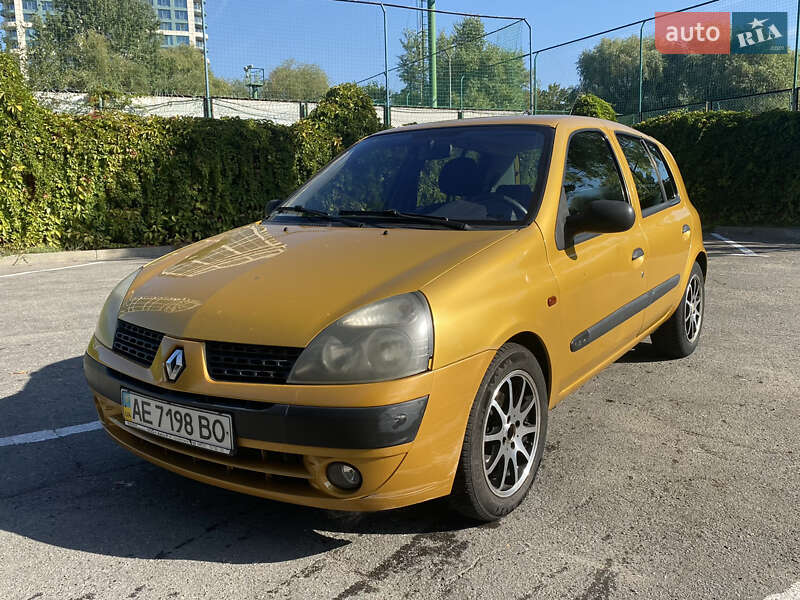 Хэтчбек Renault Clio 2002 в 