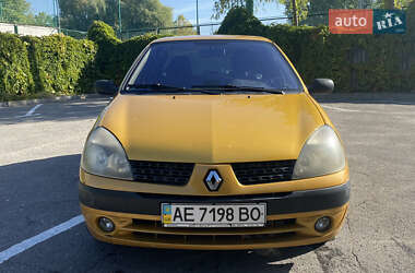 Хэтчбек Renault Clio 2002 в 