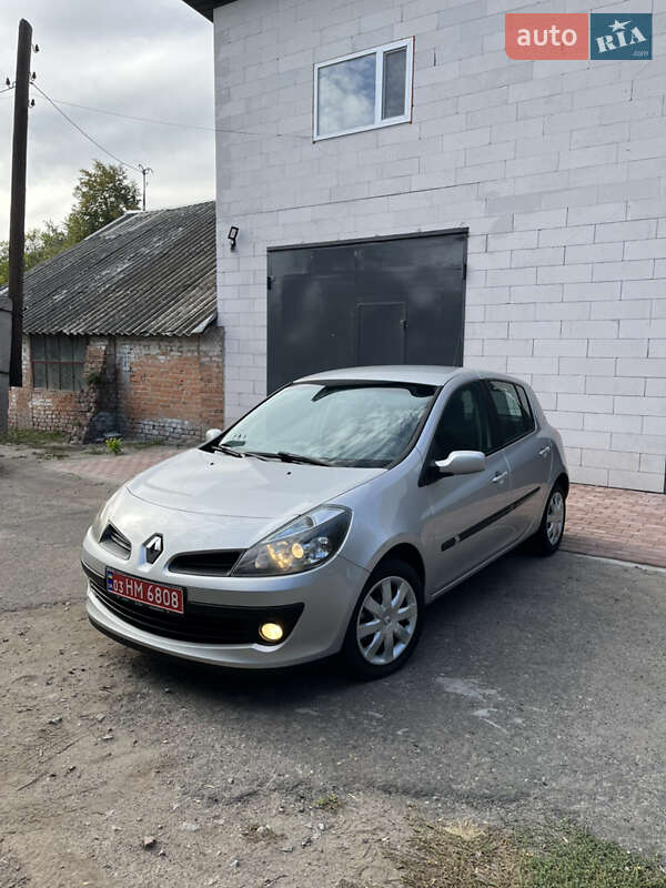 Хэтчбек Renault Clio 2006 в Хороле