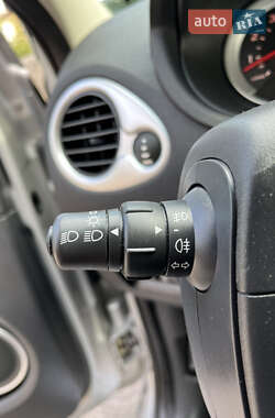 Хэтчбек Renault Clio 2006 в 