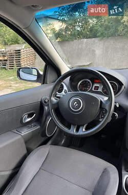 Хэтчбек Renault Clio 2006 в 