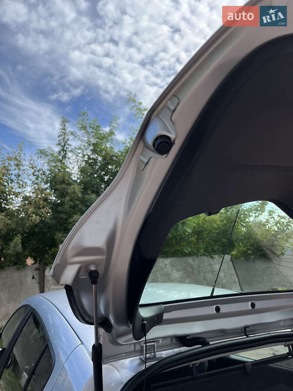 Хэтчбек Renault Clio 2006 в Хороле