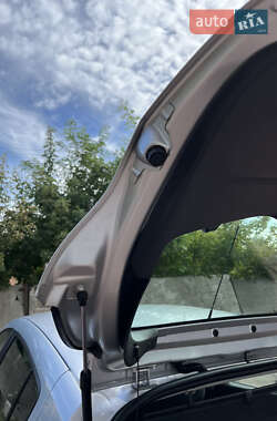 Хэтчбек Renault Clio 2006 в 