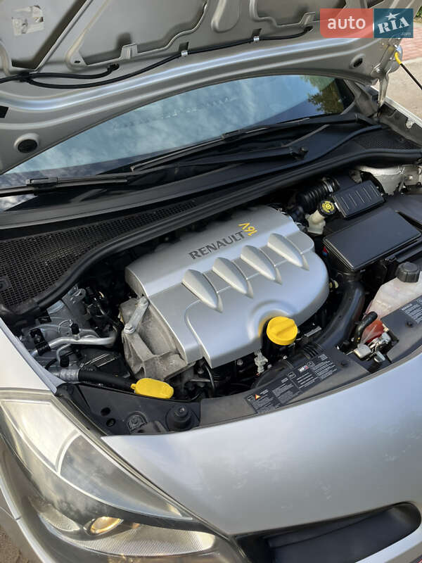 Хэтчбек Renault Clio 2006 в Хороле