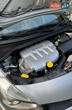 Хэтчбек Renault Clio 2006 в 