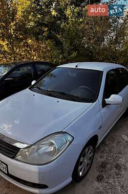 Седан Renault Clio 2010 в 