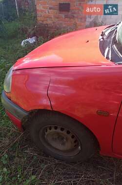 Хэтчбек Renault Clio 2000 в 