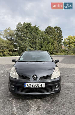 Хэтчбек Renault Clio 2006 в 
