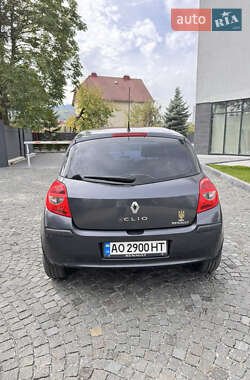 Хэтчбек Renault Clio 2006 в 