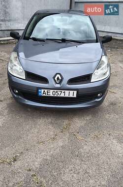Хэтчбек Renault Clio 2006 в Царичанке