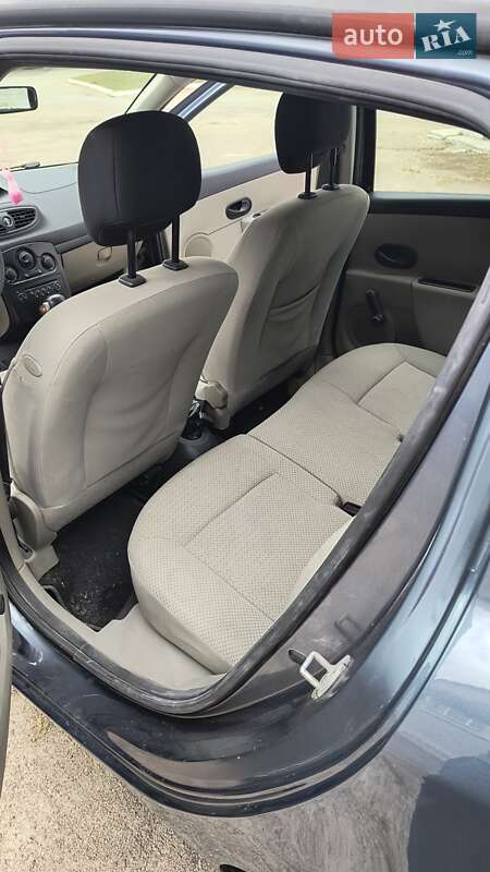Хэтчбек Renault Clio 2006 в Царичанке