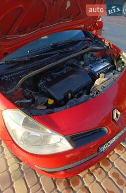 Хетчбек Renault Clio 2006 в 