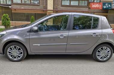 Хэтчбек Renault Clio 2012 в 
