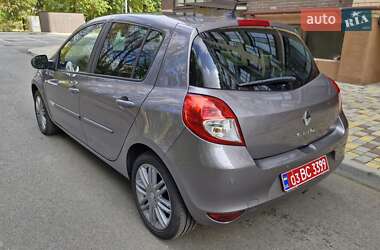 Хэтчбек Renault Clio 2012 в 