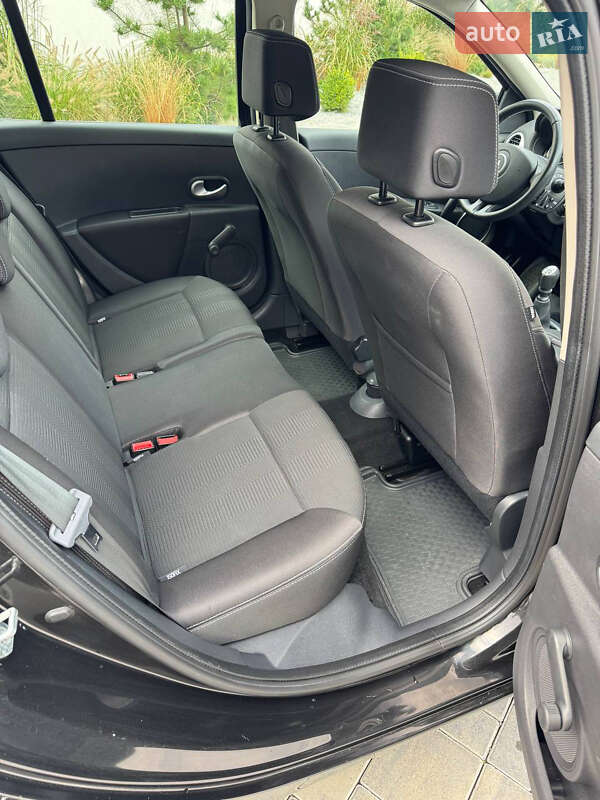 Универсал Renault Clio 2010 в Луцке