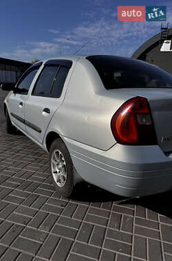 Хэтчбек Renault Clio 2001 в 