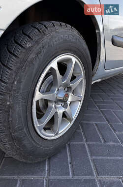 Хэтчбек Renault Clio 2001 в 