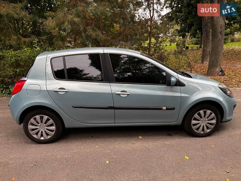 Хэтчбек Renault Clio 2007 в Киеве