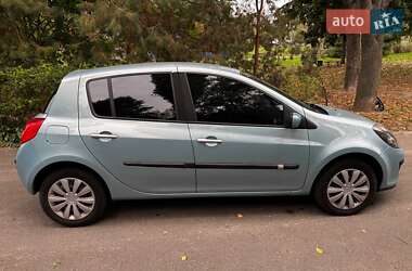 Хэтчбек Renault Clio 2007 в 