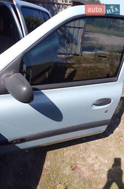 Хэтчбек Renault Clio 2000 в 