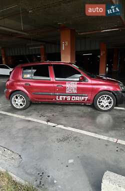 Хэтчбек Renault Clio 2002 в 