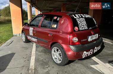 Хэтчбек Renault Clio 2002 в 