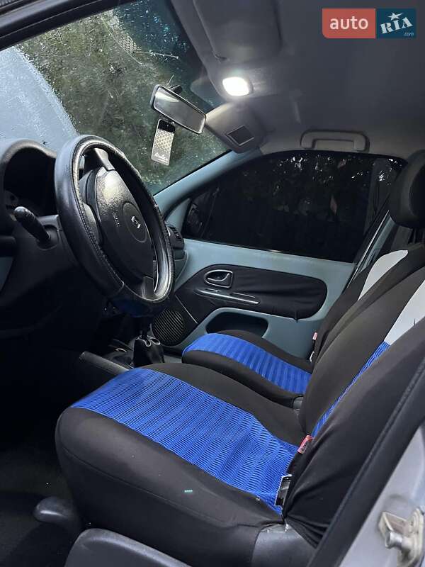 Седан Renault Clio 2006 в Хмельницком