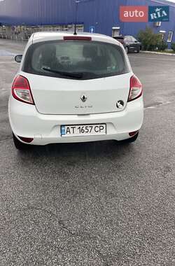 Хэтчбек Renault Clio 2011 в 