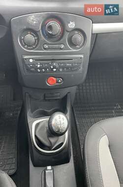 Хэтчбек Renault Clio 2011 в 