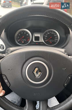 Хэтчбек Renault Clio 2010 в 