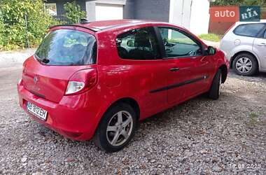 Хэтчбек Renault Clio 2011 в 