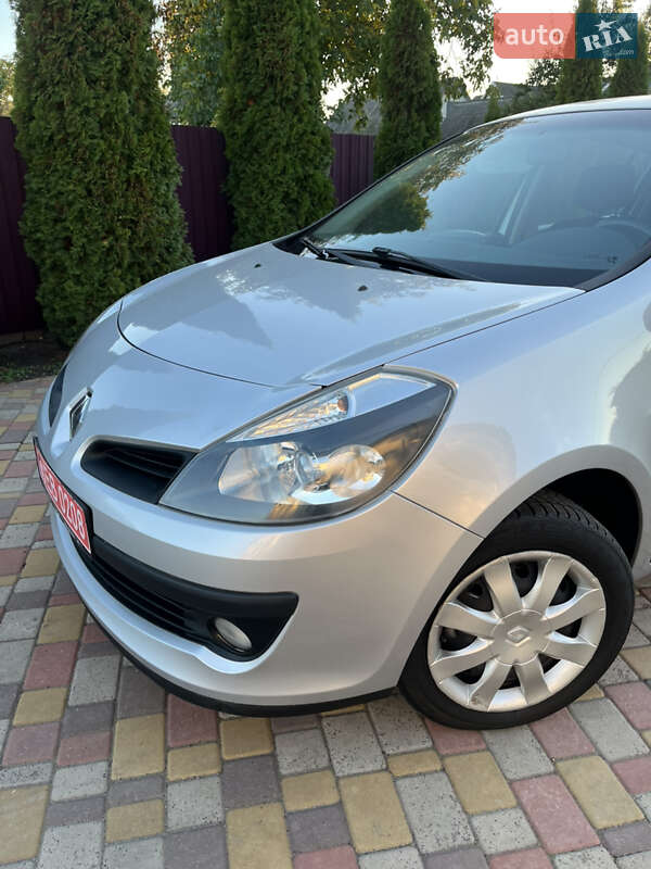 Хэтчбек Renault Clio 2006 в Хороле