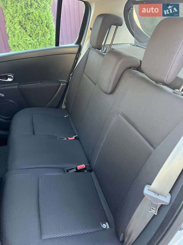 Хэтчбек Renault Clio 2006 в Хороле