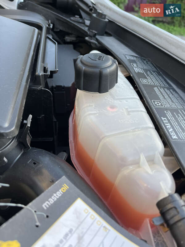 Хэтчбек Renault Clio 2006 в Хороле
