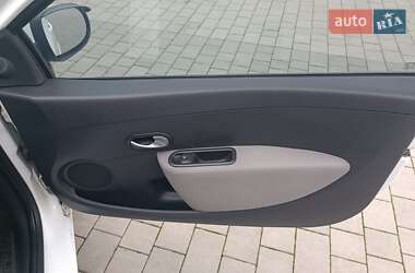 Хэтчбек Renault Clio 2012 в 