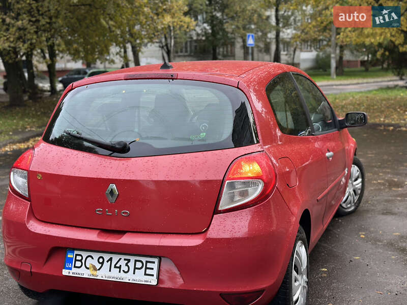 Седан Renault Clio 2010 в Львове