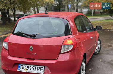 Седан Renault Clio 2010 в 