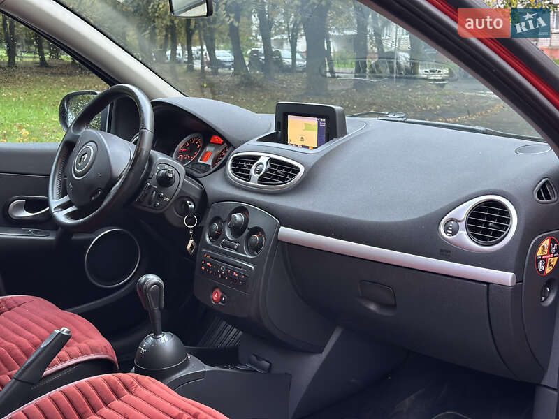 Седан Renault Clio 2010 в Львове