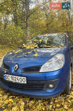 Хэтчбек Renault Clio 2005 в 