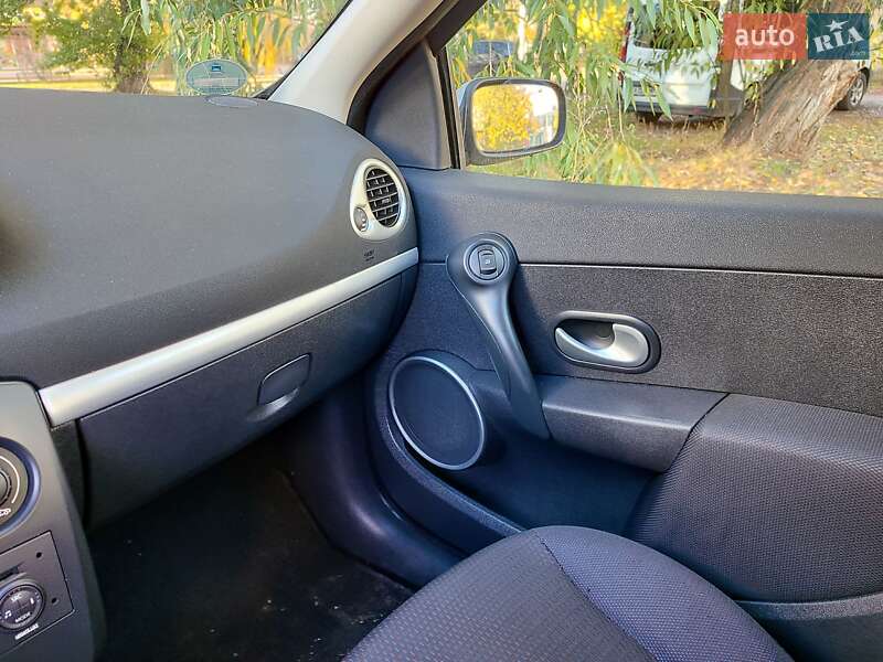 Универсал Renault Clio 2007 в Славянске