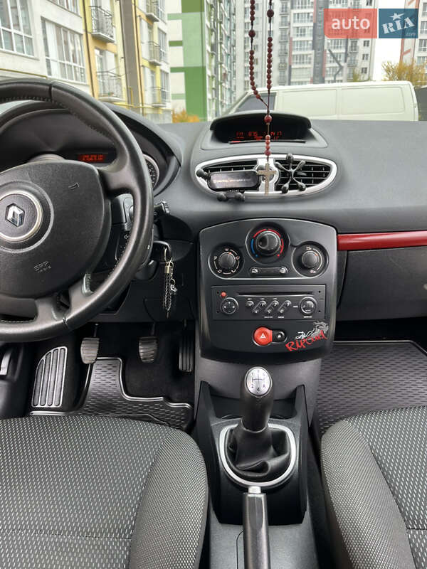 Хэтчбек Renault Clio 2007 в Ивано-Франковске фото 46 Хэтчбек Renault Clio 2007 в Ивано-Франковске