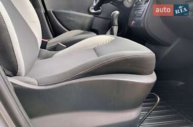 Хетчбек Renault Clio 2010 в 