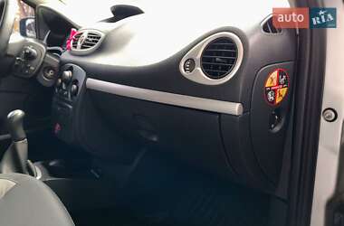 Хетчбек Renault Clio 2010 в 
