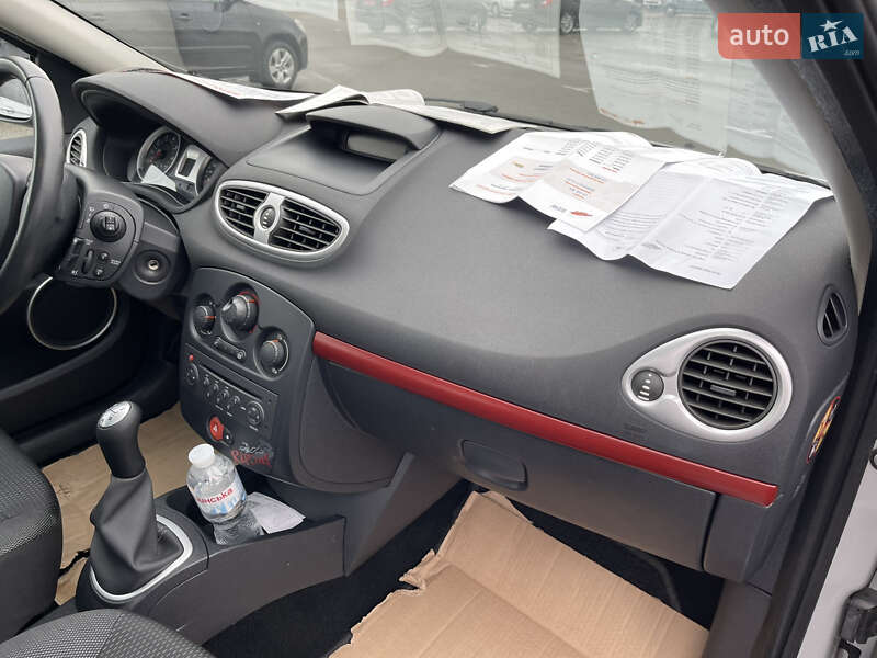Хэтчбек Renault Clio 2007 в Киеве фото 6 Хэтчбек Renault Clio 2007 в Киеве