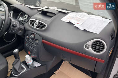 Хетчбек Renault Clio 2007 в 