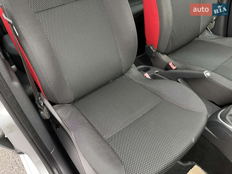 Хэтчбек Renault Clio 2007 в Киеве фото 7 Хэтчбек Renault Clio 2007 в Киеве