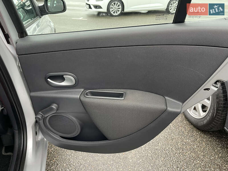 Хэтчбек Renault Clio 2007 в Киеве фото 13 Хэтчбек Renault Clio 2007 в Киеве