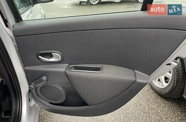 Хетчбек Renault Clio 2007 в 